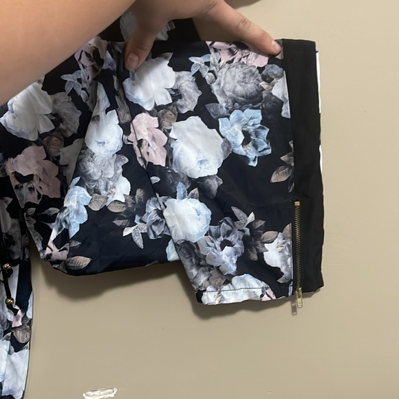 Floral guess joggers - Picture 3 of 7